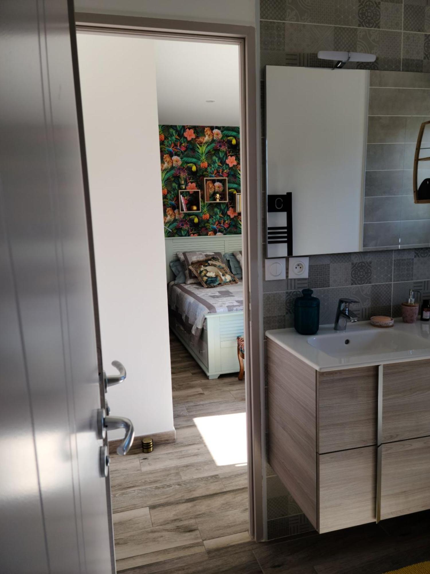 Les Papillons D'Uzes Bed & Breakfast Saint-Laurent-la-Vernède Dış mekan fotoğraf