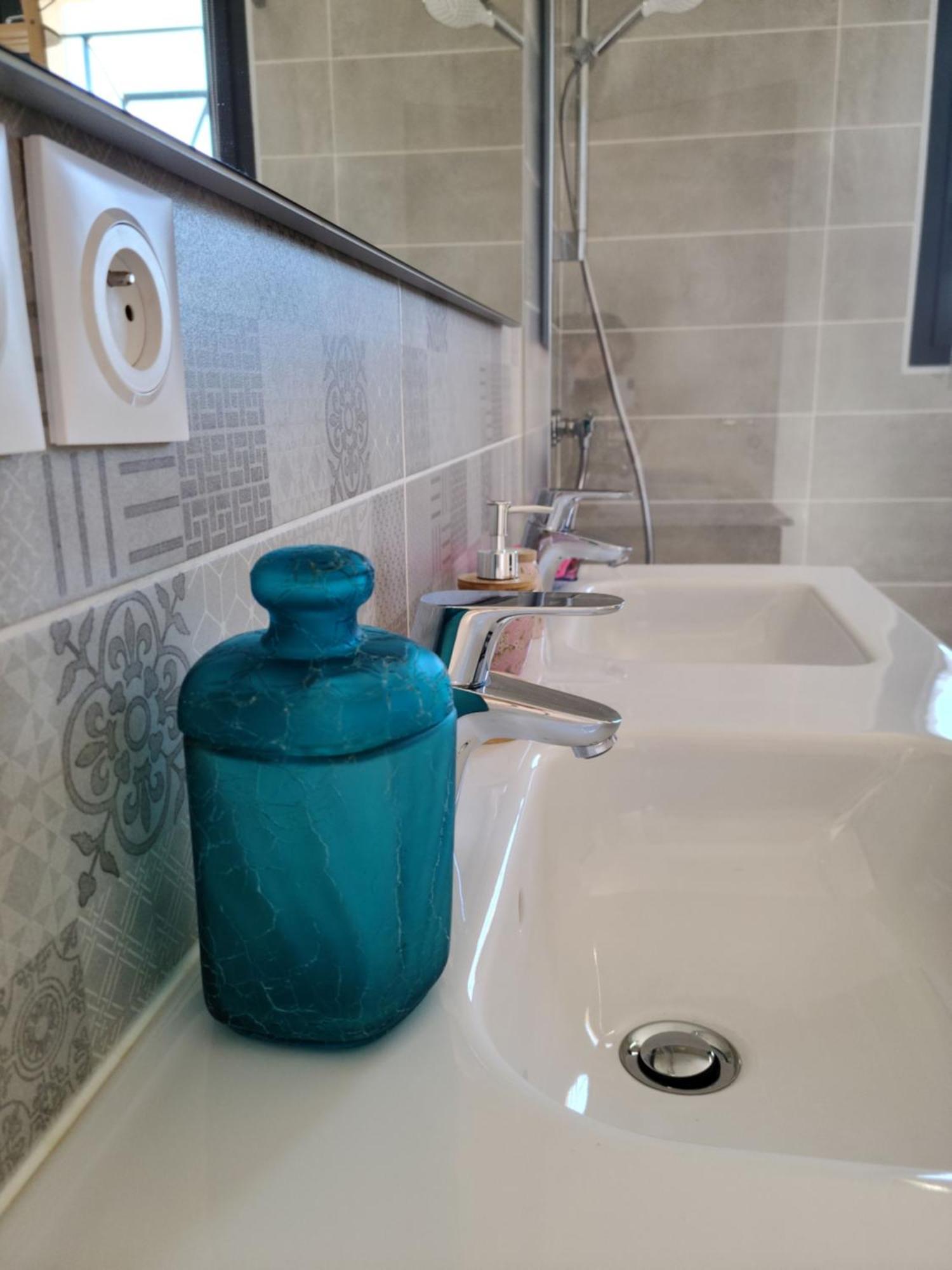 Les Papillons D'Uzes Bed & Breakfast Saint-Laurent-la-Vernède Dış mekan fotoğraf