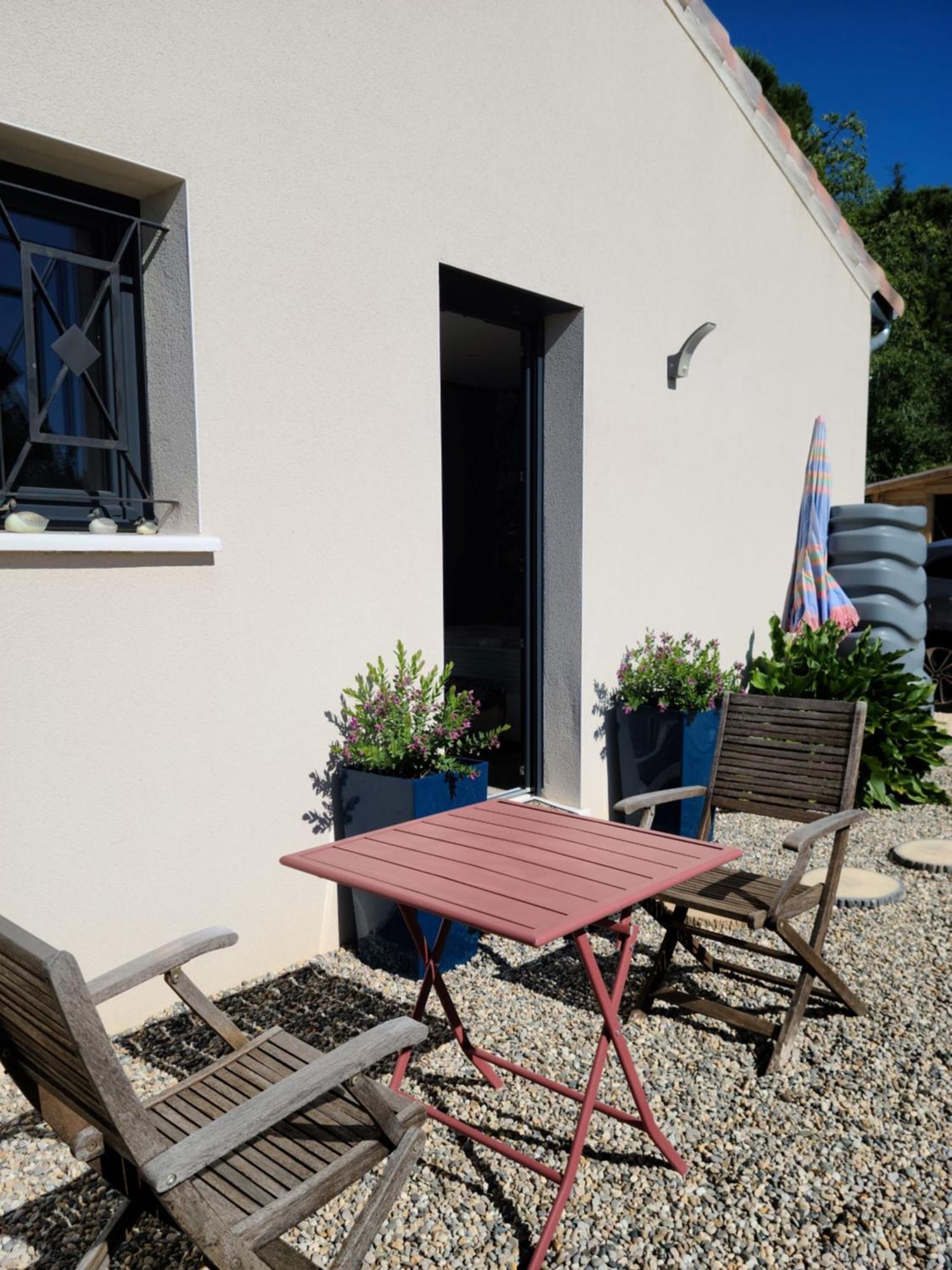 Les Papillons D'Uzes Bed & Breakfast Saint-Laurent-la-Vernède Dış mekan fotoğraf