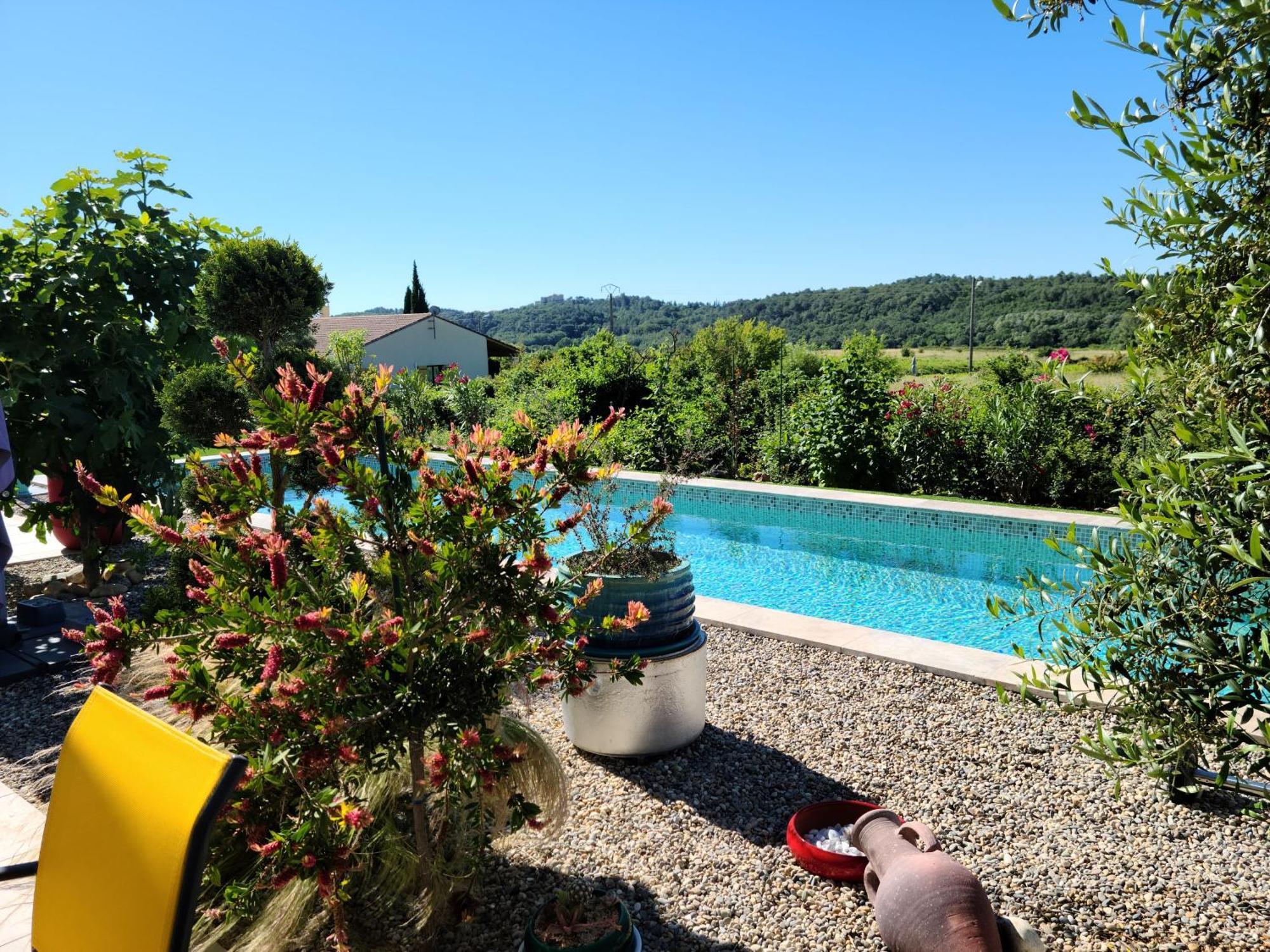 Les Papillons D'Uzes Bed & Breakfast Saint-Laurent-la-Vernède Dış mekan fotoğraf